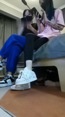 【文文文】双素人S-运动鞋踩虐/转胯/棉袜舔闻【双视角版】 bf28806