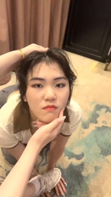 【橘子没熟】母畜-舔脏小白鞋闻原味白袜/镜前羞辱 bf29205