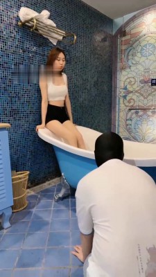 【艾莉】AJ短肉丝羞辱抖M学生/踩踏深喉骑马圣水 bf30251