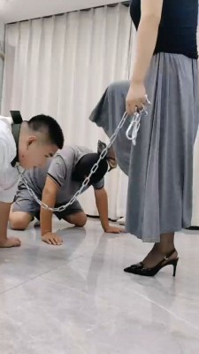 【辣姐】父子局-奴下奴-喝圣水/遛狗爬行/磕头跪拜/黑丝插嘴 JS23070919