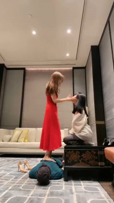 【美美子】母畜-奴下奴-踩踏/白袜塞嘴/喂口水/桌下伺候 bf30750