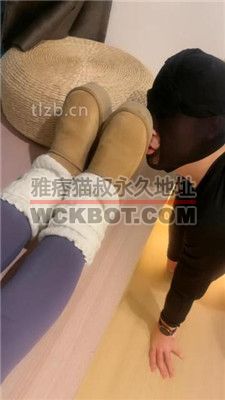 【毛绒月亮】吃丝袜喝圣水/闻超臭雪地靴白袜 bf36944