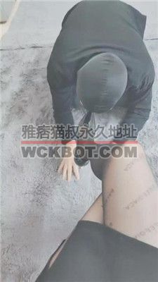 【云儿公主】黑丝高跟恋足舔/脚插嘴 JS240105-9