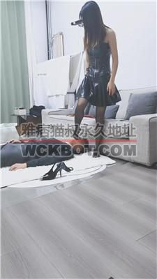 【小汐】黑丝脚插嘴/喂水洗脚/脚踩狗奴 bf39317