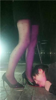 【小九】户外-让跟踪狂舔高跟黑丝 JS240803-18