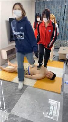 【精神小妹】推荐-超多名学生素人-全体重跳踩/超臭原味辱 bf44508