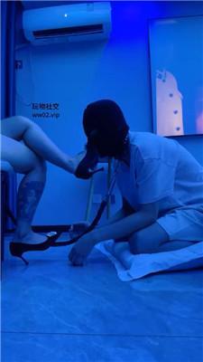 【戚戚】仔细清理陪酒小妹的臭脚 JS240926-23