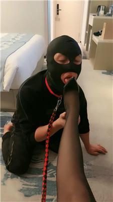 【乔妹儿】跪舔黑丝高跟/数据线鞭打 JS241031-15