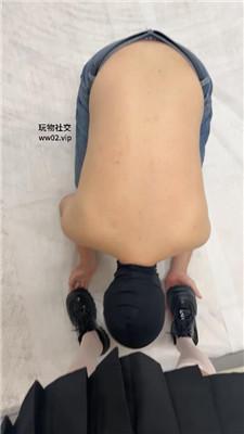 【萝莉糖糖】皮鞋白丝踩虐/坐脸窒息/藤条鞭打 JS241104-8