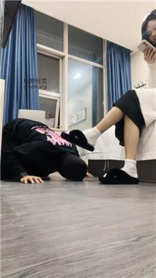 【沐沐大大】毛拖鞋配白袜玩虐家奴 JS250114-28