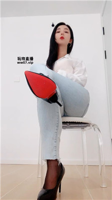 【伊柔】女教师教室调教学生狗    250518-26