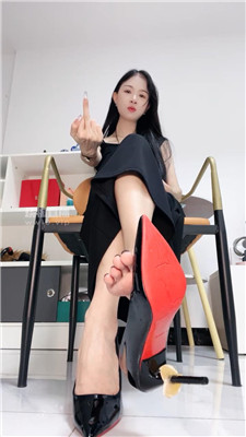 【琳达】裸足羞辱    250803-10