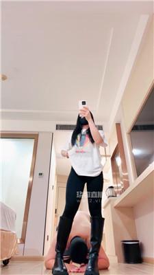 【妮蔻】长靴捂白袜辱-深喉-舔闻内裤 JS250827-8