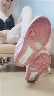 【水蜜樱桃】丝袜羞辱绿帽骚狗    250918-24