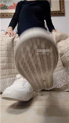 【白渝】小白鞋酸臭白袜炸    250926-1