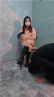 【闪闪】散鞭抽-白袜脚踩喂食 JS251210-27