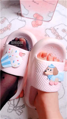 【乔乔在这里】凉拖黑丝裸足    260110-19