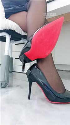 【依甜】贱狗畜生伺候主人全家    260117-30