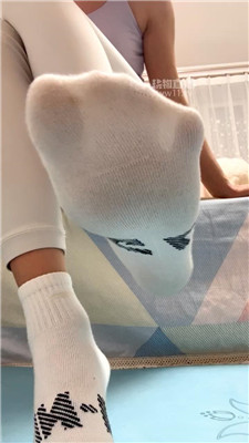 【苒溪】白袜除臭臀足诱惑    260209-17