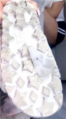 【琪琪sama】棉拖白丝裸足    260215-7