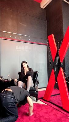 【奈魔王】强制滴蜡长靴踩抽耳光场 JS260301-5