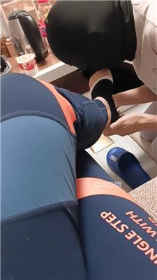 【路西法夫妻主】下跪舔吃臭脚丫 JS260304-16