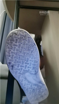 【抚兮】桌下清理脏鞋    260317-8