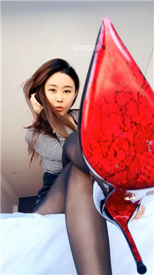 【夏芙】黑丝高跟香水裸足    260318-7