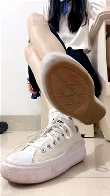 【敢敢】剧情恋足癖哥哥帮妹妹除臭    260321-33