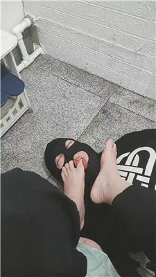 【淘淘】臭脚丫狂舔场 JS260323-35