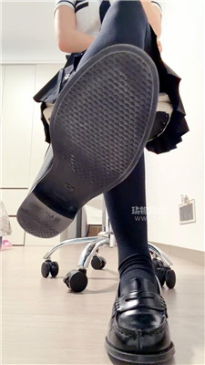 【小歆sama】过膝袜小皮鞋羞辱 260406-37