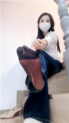 【小E神】黑丝高跟裸足 260406-43