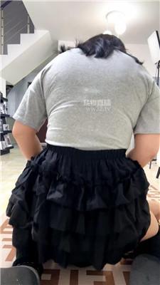 【素人饮水机】性感女神网袜踩虐 JS260412-20