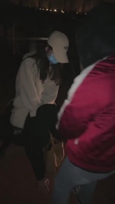 【樱木花椒】和闺蜜深夜户外溜家奴 bf10319