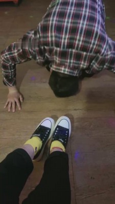 【圈内第一贱】KTV对着素人小姐姐犯贱 bf10472