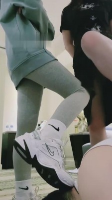 【维妮】双S白袜/高跟极度虐待遛狗【双视角版】 bf10452