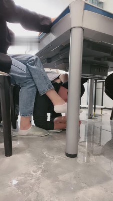 【鹿梦兮】多素人脚底下无意识伺候【双视角版】 bf10519