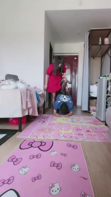 【桃子老师】遛狗舔脚磕头耳光 bf10773