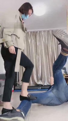 【Q月】素人S吊绑重度踢踹 bf10985