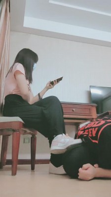 【妮蔻】体育课后原味袜压制羞辱 bf11253