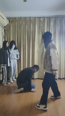 【最抗揍M】群殴-卫校学生围殴班主任 bf11250