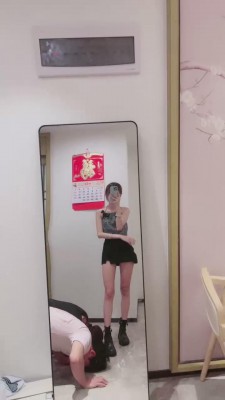 【希希子】情侣奴来姐姐脚下舔鞋 bf11315