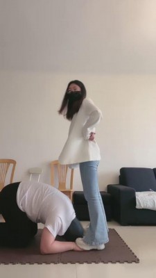 【玖幽】贱狗不愿意跪爬被抽打 bf11377