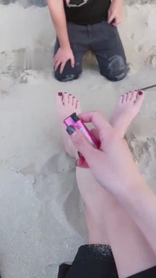 【玖玖啊】沙滩公开调教贱狗 bf11382