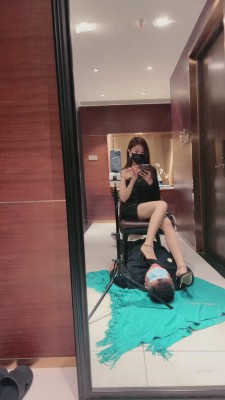 【美美子】车模的脚下犯贱狗 bf11410