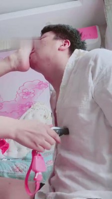 【兔粉粉】车钥匙虐乳转胯踩肚子 bf11575