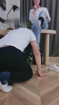 【君舞女王】夜跑后白棉袜羞辱狗 bf11731