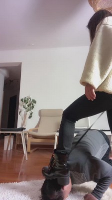 【巴莉女王】强迫舔马丁靴/高跟深喉 bf11798