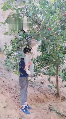 【君舞女王】野外让狗奴伺候【上】 bf12015