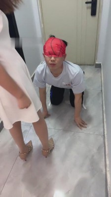 【妖子】姐妹花把继父当狗虐 bf12060